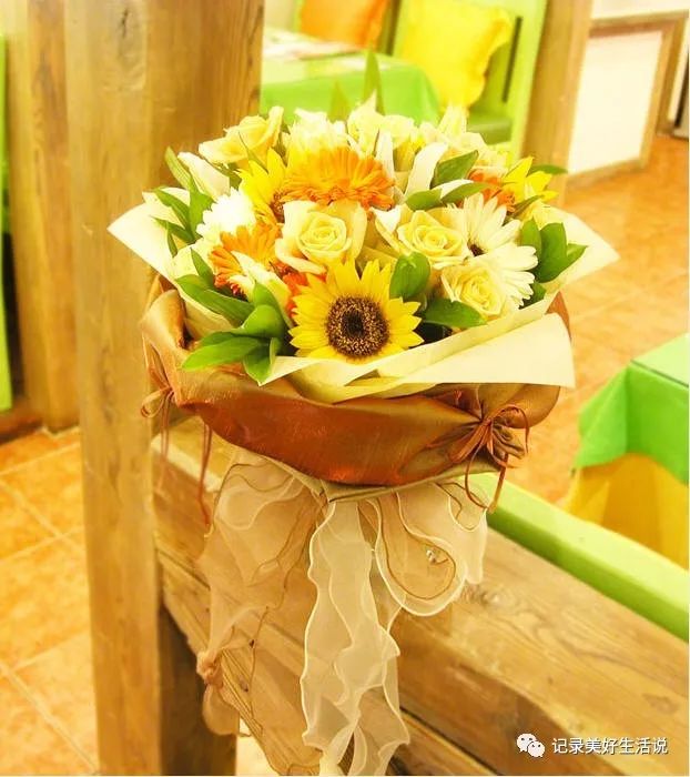 花束包裝紙折法_花束包裝紙折疊_包裝紙花束的折法